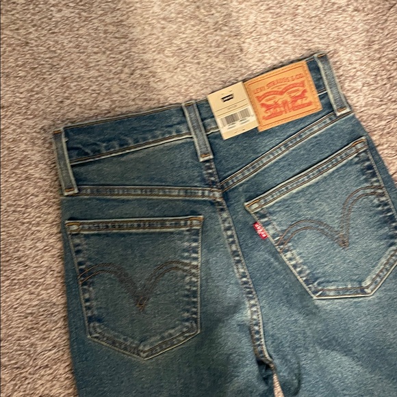 Levi's Wedgie Straight women's jeans in a medium blue wash 24 inch by 28 nwt - Picture 7 of 8